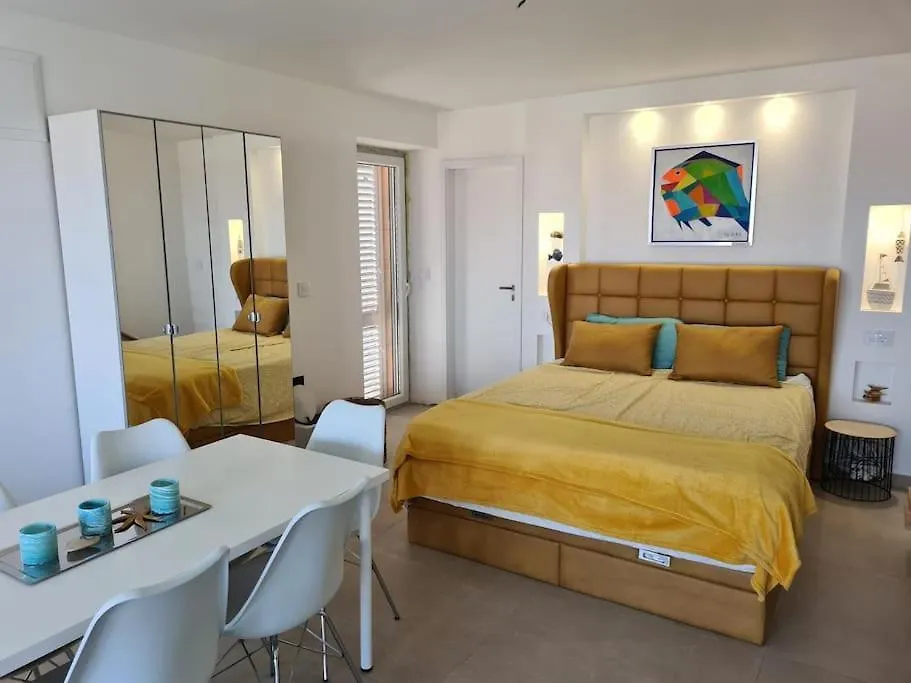 Mermaid Apartment Airbn بريكو